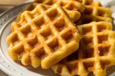 Waffles de yuca: receta fácil con queso costeño y hogao