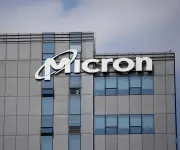 Acciones globales de chips suben tras resultados récord de Micron