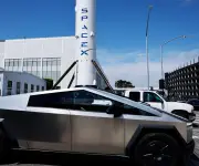 Accionistas de Tesla apuestan a fusión con SpaceX como plan final de Musk