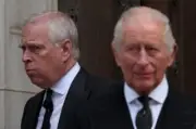 Andrés de York pide indemnización a Carlos III y presiona a sus hijas