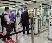 Argentina prohíbe salir del país solo con pasaporte extranjero a dobles nacionales