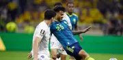 Camarógrafo choca con jugador en Colombia vs Uzbekistán: ¿qué pasó?