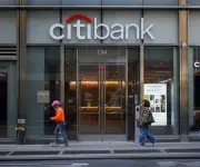 Citi mantiene pronóstico de tres recortes de tasas de la Fed en 2026 pese a sólido empleo