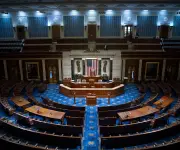 Cámara de Representantes vota para detener guerra contra Irán, desafiando a Trump