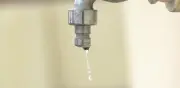 Corte Constitucional limita a empresas que niegan agua potable: lo que no pueden hacer