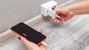 El error al conectar el cargador que acelera el deterioro de la batería