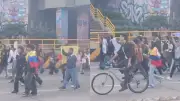 Estudiantes marchan en Bogotá contra resultados de primera vuelta