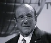 Fallece Clive Davis, legendario productor musical, a los 94 años