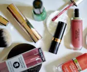 FDA advierte a Revlon por posible contaminación cancerígena