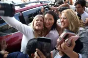 Keiko Fujimori lidera segunda vuelta en Perú con ajustada ventaja