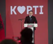 Kurti gana elecciones en Kosovo pero enfrenta estancamiento político