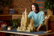 LEGO lanza el set más grande de su historia: la Sagrada Familia con 12.060 piezas