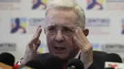 Álvaro Uribe asume derrota y apoya a De La Espriella para segunda vuelta