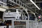 Manufactura y comercio crecen en abril, pero empleo industrial cae
