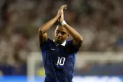 Mbappé llega a 16 goles mundialistas en triunfo de Francia 3-0 sobre Irak