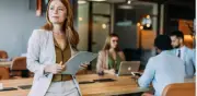 Mujeres líderes: estrategias para equilibrar éxito profesional y bienestar personal