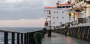 Navieras dudan de la tregua EE.UU.-Irán y mantienen alerta en Ormuz