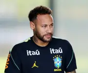 Neymar no viajará con Brasil para el partido contra Haití por lesión