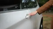 Niño de 3 años muere encerrado en auto durante ola de calor en Francia