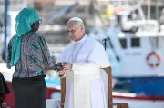 Papa León XIV critica endurecimiento migratorio en Europa durante visita a España