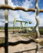 Petróleo sube por reanudación de hostilidades entre Irán y EE.UU.