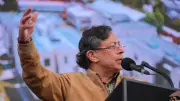 Petro agita segunda vuelta con videos de protestas en Chile: 
