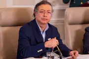 Petro arremete contra De la Espriella y se defiende de acusaciones