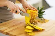 Piña: beneficios, usos y por qué 'escalda' la lengua