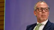 Procuraduría suspende a embajador Alfredo Saade por presunta politiquería
