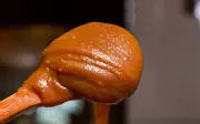 Receta fácil de caramelo salado para acompañar helados y flanes