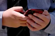 Redes sociales exponen a niños a contenido dañino en América Latina