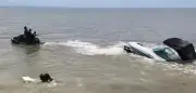 Rescatan a 10 personas tras hundimiento de lancha en el golfo de Urabá
