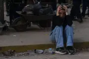 Rescatistas buscan sobrevivientes tras terremoto en Venezuela que deja 235 muertos
