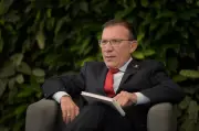 Roy Barreras respalda a Iván Cepeda y pide abrir la campaña progresista