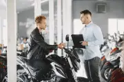 Señales clave para evitar comprar una moto usada con daños ocultos por accidente
