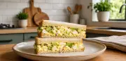 Sándwich de huevo y aguacate: receta viral fácil para cualquier comida
