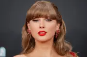 Taylor Swift lanzará canción original para 'Toy Story 5' en 2026