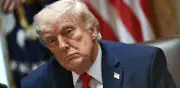 Tribunal permite a Trump cobrar arancel global del 10%