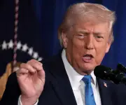 Trump asegura que conversaciones con Irán continúan a pesar de informe contrario