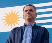 Uruguay firma crédito de US$250 millones con CAF para programa Más Barrio