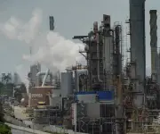 Venezuela revisa contratos petroleros tras quejas de empresas