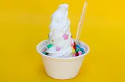 ¿Yogur helado vs helado? Expertos revelan cuál es mejor