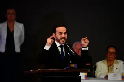 Abelardo de la Espriella e Iván Cepeda se reúnen para empalme de cara a 2026