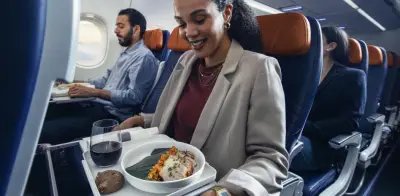 Chef barranquillera Carolina Asmar lleva su arroz apastelado de cerdo a vuelos de Latam