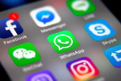 Comisión Europea acusa a Instagram y Facebook de diseño adictivo