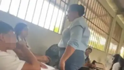 Detienen a profesora en Honduras por agredir a estudiante en plena clase