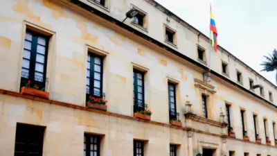 Gobierno de Petro nombra diplomática pese a críticas de transición