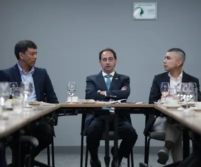 José Manuel Restrepo se reúne con banca para revisar retos del sector financiero