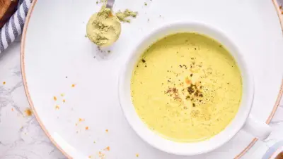 Latte dorado de cúrcuma y matcha: receta saludable en 5 minutos