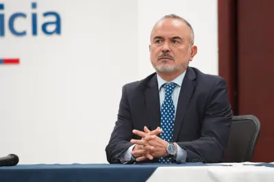 Ministro de Justicia critica empalme y teme salida de Petro por 'puerta de atrás'